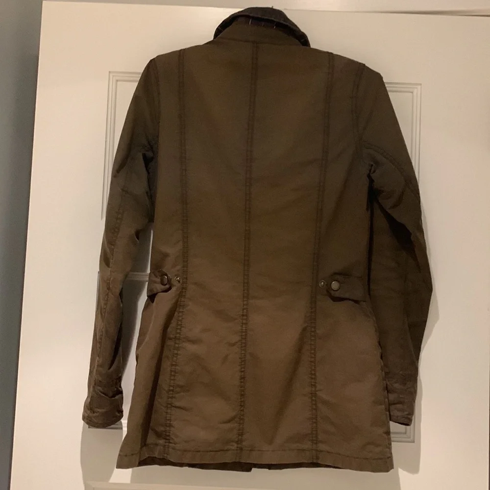 Barbour Women’s Beadnell Wax Cotton Jacket, Olive, Size 0-2 - Picture 2 of 7